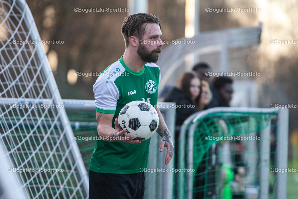 Kreispokal DU/MH/DIN, Achtelfinale, SV Duissern - Spvgg Meiderich 06/95, Duisburg, Germany | 17.01.2026, Fussball, Kreispokal DU/MH/DIN, SV Duissern -Spvgg Meiderich 06/95: Kevin Hesse (SV Duissern #17) - Realisiert mit Pictrs.com