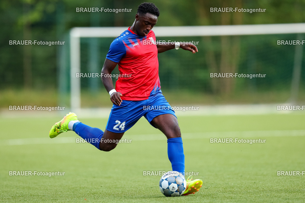 1_KFCWAT_20250723_0852.JPG -  - KFC Uerdingen - SG Wattenscheid 09 - Testspiel | Krefeld, Deutschland, 23.07.25: Kingsley Helmut Marcinek (KFC Uerdingen) in Aktion, am Ball, Einzelaktion waehrend des Testspiel Spiels zwischen KFC Uerdingen - SG Wattenscheid 09 in der Covestro Sportpark am 23. July 2025 in Krefeld, Deutschland. (Foto von Stefan Brauer/Brauer-Fotoagentur)