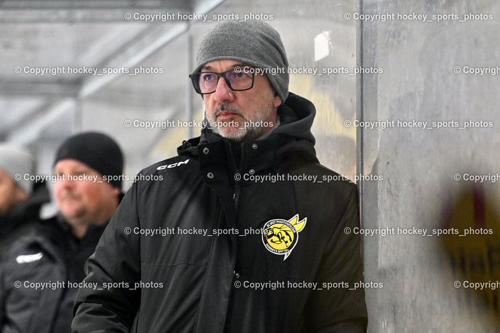 EC MET PHOTOVOLTAIK HORNETS SPITTAL vs. EV ZELTWEG MURTAL LIONS | Headcoach EC Hornets Spittal Winkler Hans, EC MET PHOTOVOLTAIK HORNETS SPITTAL vs. EV ZELTWEG MURTAL LIONS, EC MET PHOTOVOLTAIK HORNETS SPITTAL vs. EV ZELTWEG MURTAL LIONS am 08.02.2026 in Spittal an der Drau (Eissportzentrum Spittal), Austria, (Photo by Bernd Stefan)