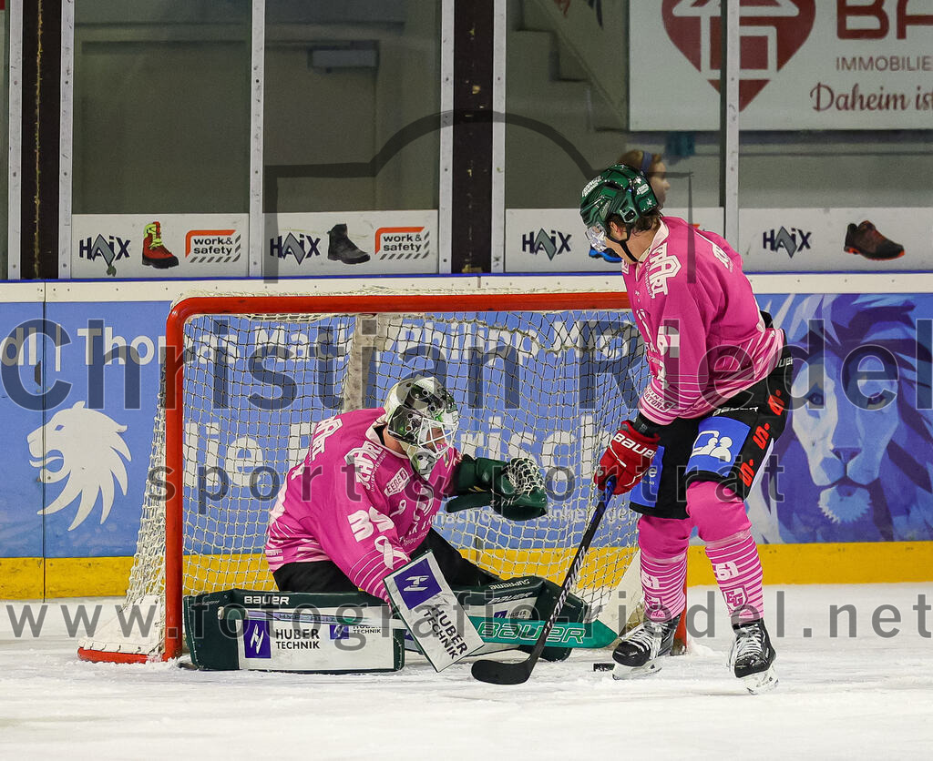 2025-10-24_140_TSV_Erding_gegen_Deggendorfer_SC | Erding, Deutschland, 24.10.2025:Eishockey, Oberliga Süd 2025 / 2026, 11. Spieltag, TSV Erding gegen Deggendorfer SC, Endergebnis: 2:4Torwart Leon Meder (Erding Gladiators, #39), Moritz Köttstorfer (Erding Gladiators, #61)Foto: Christian Riedel / fotografie-riedel.net