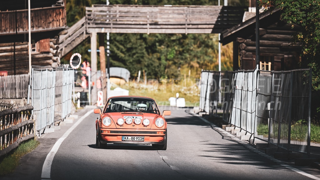 19. Arosa ClassicCar 2023 - 1. September 2023 | 19. Arosa ClassicCar 2023
Arosa, Schweiz
Göhringer Peter aus Karlsruhe mit der Startnummer 611 in einem PORSCHE 911 SC 911, Jahrgang 1976, in der Klasse Demonstration.
@arosaclassiccar, @arosa.official, #arosaclassiccar, #arosa, #76curves, #classiccar
Bild: Sportfotografie Markus Aeschimann | www.markus-aeschimann.ch - Realisiert mit Pictrs.com