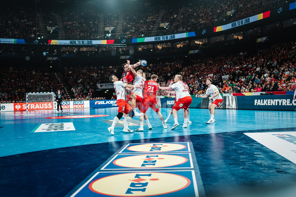 Handball | Herren | EHF EURO 2024 | European Championshop Men 2024 Final Tournament | Norwegen vs. Dänemark | 21.01.2024 | Kein Durchkommen für Kent Norris Tonnesen (#15, Norwegen, NOR)