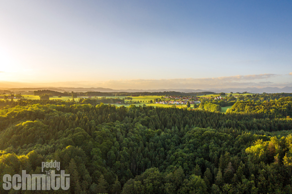 PS-Ratzenried-2026-04 | Entdecke die größte Bildgalerie der Region mit Fotografien aus dem Allgäu, der Bodenseeregion, Oberschwaben, dem Donautal und der Schwäbischen Alb. Landschaften, Luftaufnahmen und Reisefotografie als Wandbild und Fotokunst. - Realisiert mit Pictrs.com