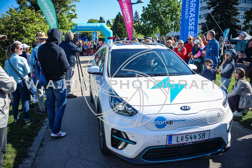 ..... | LINZ,AUSTRIA,27.April 25, Int. 3 Brückenlauf Linz  , Image shows: Photo: WAPICS / Manuel Binder