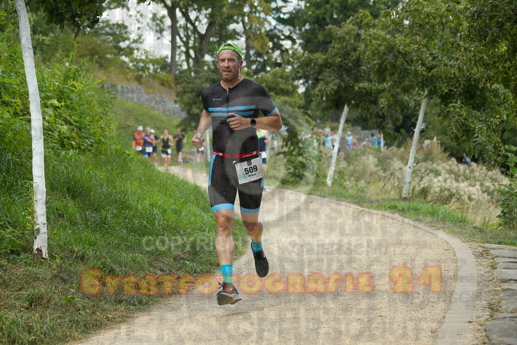250824_1356_EX1_4337 | Sportfotografie im Rhein-Sieg Kreis, Köln, Bonn, NRW, Rheinland Pfalz, Hessen, etc. Unser Tätigkeitsfeld umfasst den Laufsport vom Volkslauf über den Marathon, Duathlon, Triathon bis zum Ultralauf wie Kölnpfad Ultra oder Schindertrail.