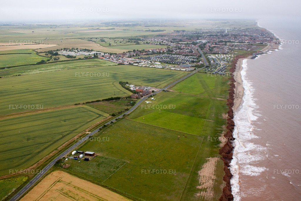 Vue aérienne: Aéroport UL Holmpton à Hollym dans le département Angleterre, Grande Bretagne – .Photo: IMG_58811.jpg prise le 20/07/2013 par Werner Riehm/FLY-FOTO.eu – Résolution de l'original: 4752 x 3168 px
