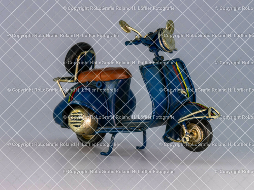 Fahrzeug_41 | Modellfahrzeug in Modellandschaft - Realisiert mit Pictrs.com