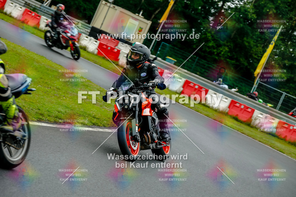 VBK-3606 | Hier findet Ihr Bilder von Touristenfahrten auf der Nürburgring Nordschleife oder von anderen Veranstaltungen die ich besucht habe. Viel Spass beim Durch Schauen 
