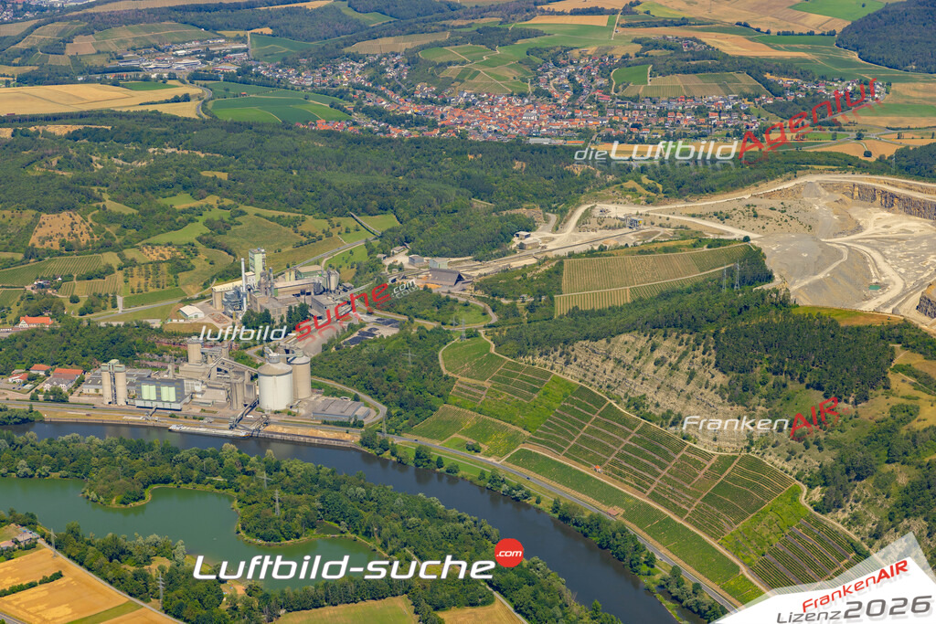 Das Luftbild zeigt : Lengfurt Triefenstein - Die Luftaufnahme wurde 2023 vom UL-Flugzeug aus erstellt ( keine Drohne ) - Hochauflösende Luftaufnahme - Für grossformatige Ausdrucke geeignet. Die Geschenkidee !Mit Lizenz und Bildrechte bestellbar