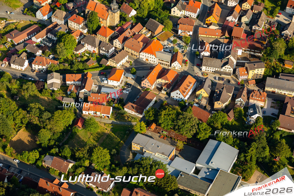 Das Luftbild zeigt :  Kasendorf - Die Luftaufnahme wurde 2024 vom UL-Flugzeug aus erstellt ( keine Drohne ) - Hochauflösende Luftaufnahme - Für grossformatige Ausdrucke geeignet. Die Geschenkidee !Mit Lizenz und Bildrechte bestellbar