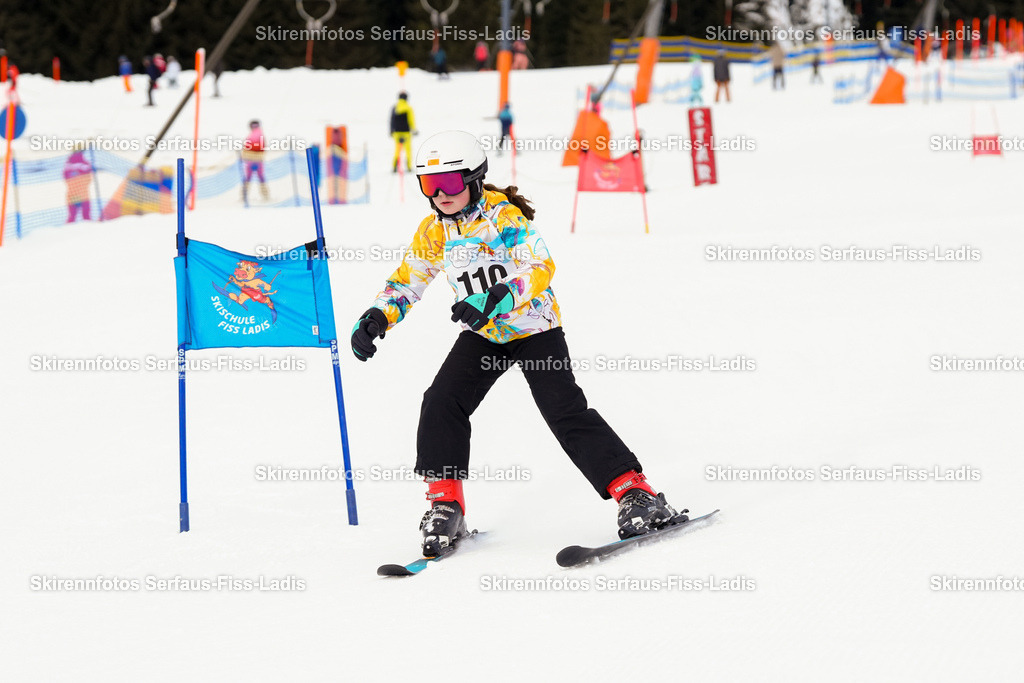 SRF_02.01.2026_0083 | Skirennfotos,Serfaus,Fiss,Ladis,Kinderskirennen,Winter,Tirol,Oberland,skirace,SFL,feelfree,weil wir's genießen,ski,Ski,skifahren,Sonnenplateau, - Realisiert mit Pictrs.com