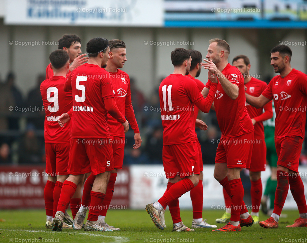 A_LUI-16112024_14 | SPORT,FUSSBALL,SC HOERSCHING -ASKOE OEDT 1B LL.OST. 16.11.2024 IM BILD: TORJUBEL DER MANNSCHAFT VON  OEDT 1B FOTOLUI