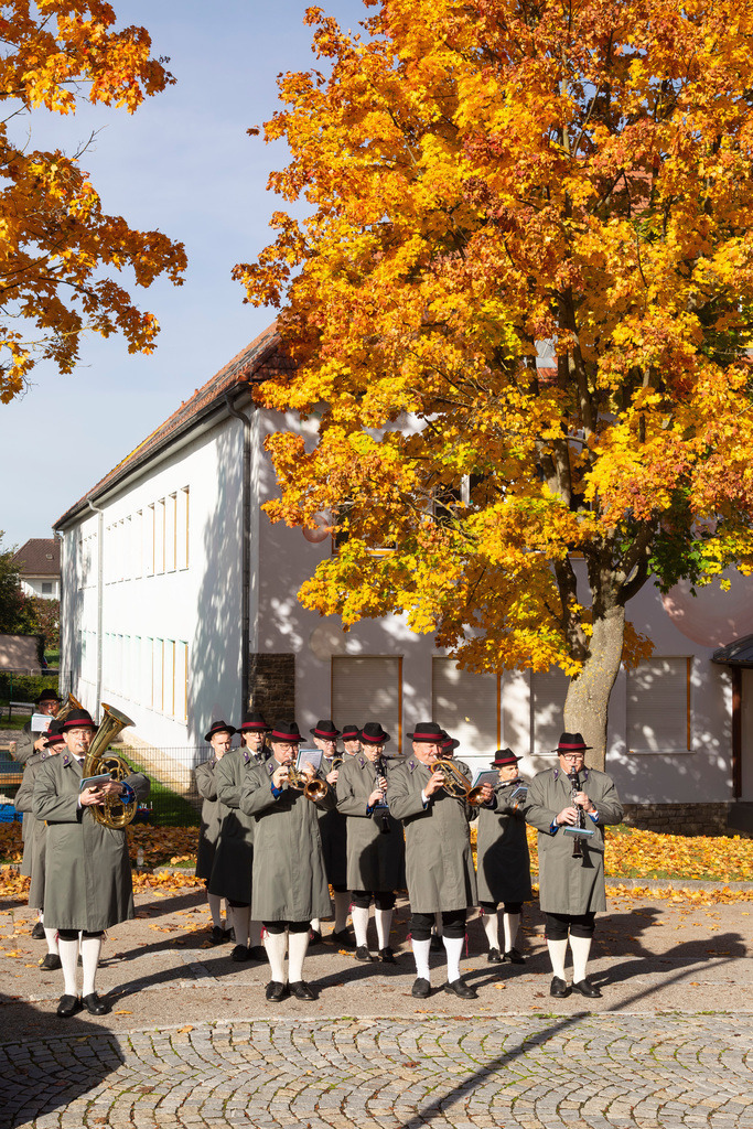 Festmesse-083 | Fotodoku der Festmesse anläßlich der Seligsprechung von Maria Theresia LEDOCHOWSKA 1975, zelebriert von Altbischof DDr. Klaus Küng und Pfarrer Mag. Zenon PAJAK in der Pfarrkirche Loosdorf. 