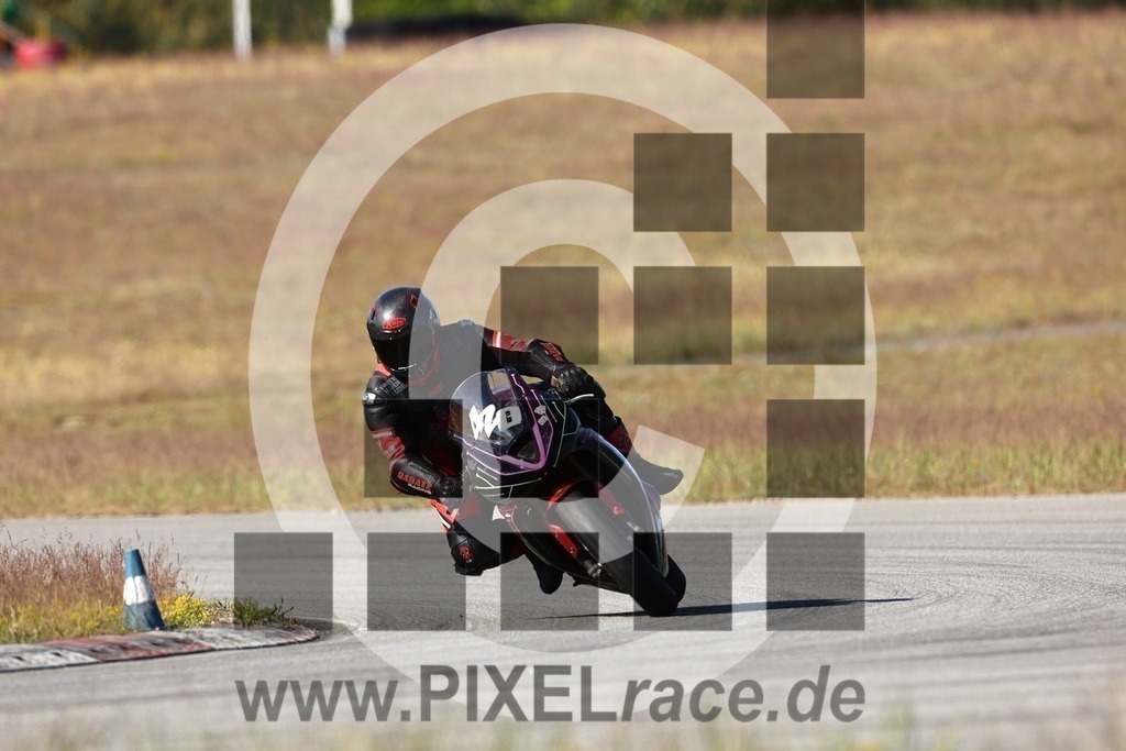 0420-20240509_00129 | Schöne Erinnerungen an spannende Momente - das festzuhalten ist unser Job. PIXELrace.de ist seit 2003 auf den Rennstrecken Europas unterwegs um die Action draußen beim Fahren und die wunderbare Stimmung imm Fahrerlager für euch einzufangen.