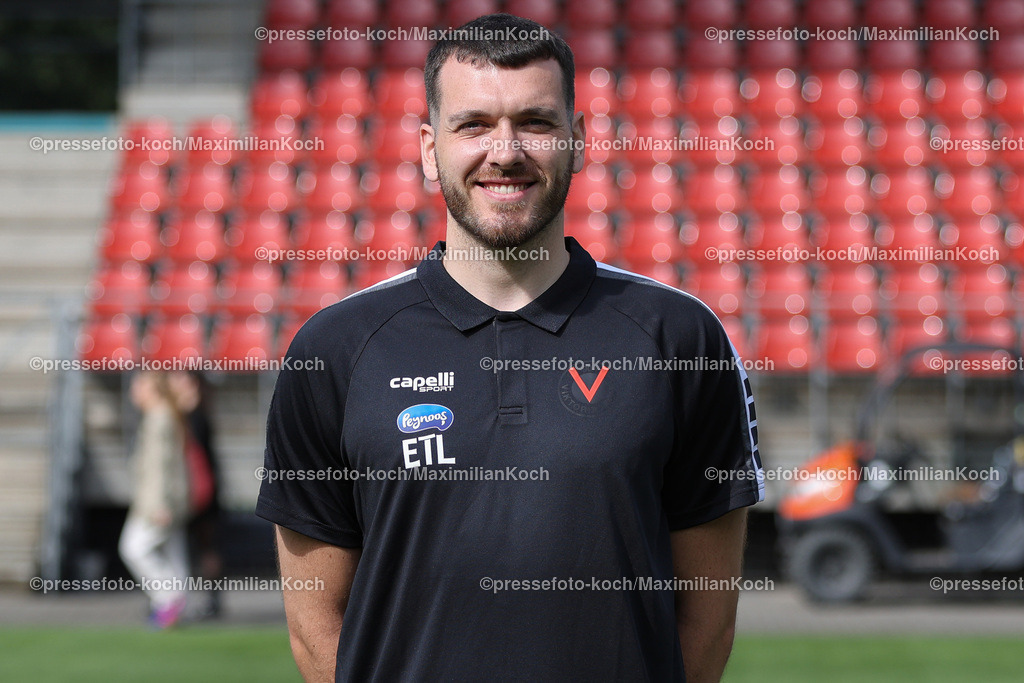 Koe3Liga25072401015 | Frank Schroedter (Physiotherapeut); FC Viktoria Köln; 3. Liga, Porträttermin 2024/2025