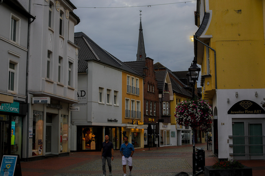 Moers_Stadtrundgang_070825_27 | Bildergalerie von Sport-Ereignissen aber auch von weiteren spannenden Dingen - nicht nur vom Niederrhein. In Anlehnung an den bekannten Spruch von Hanns Dieter Hüsch heißt das Motto: "Niederrhein ist überall".  - Realisiert mit Pictrs.com