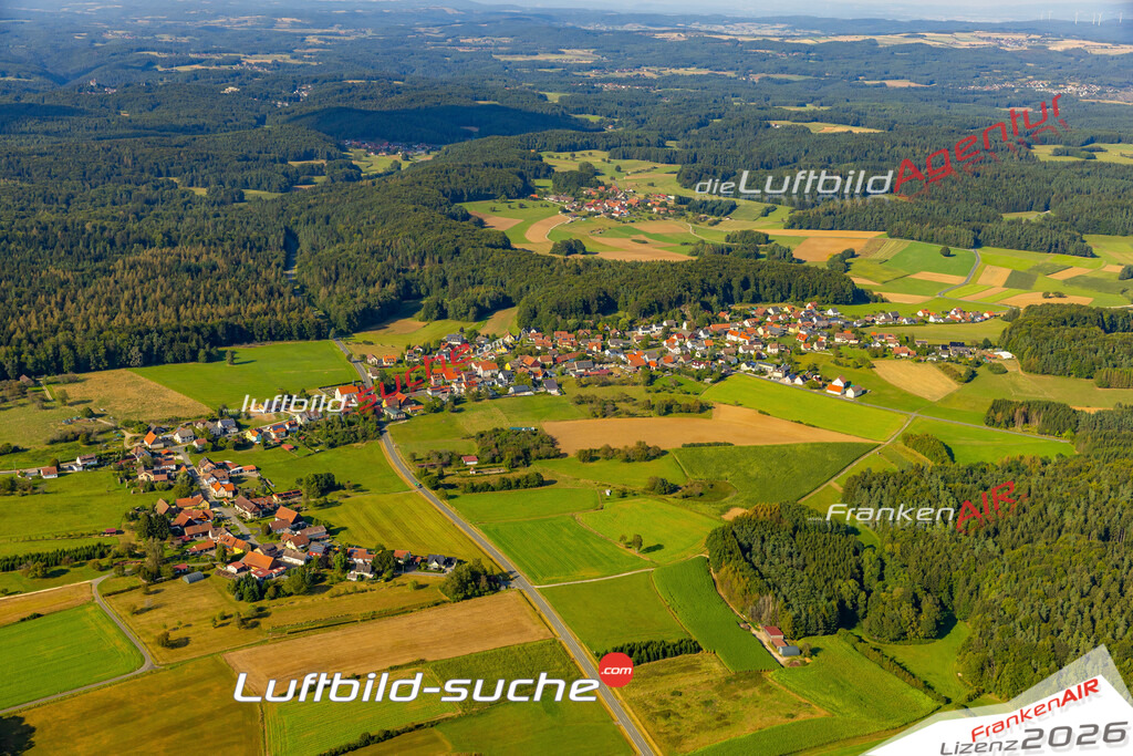 Das Luftbild zeigt : Kleingesee Gößweinstein - Die Luftaufnahme wurde 2024 vom UL-Flugzeug aus erstellt ( keine Drohne ) - Hochauflösende Luftaufnahme - Für grossformatige Ausdrucke geeignet. Die Geschenkidee !Mit Lizenz und Bildrechte bestellbar