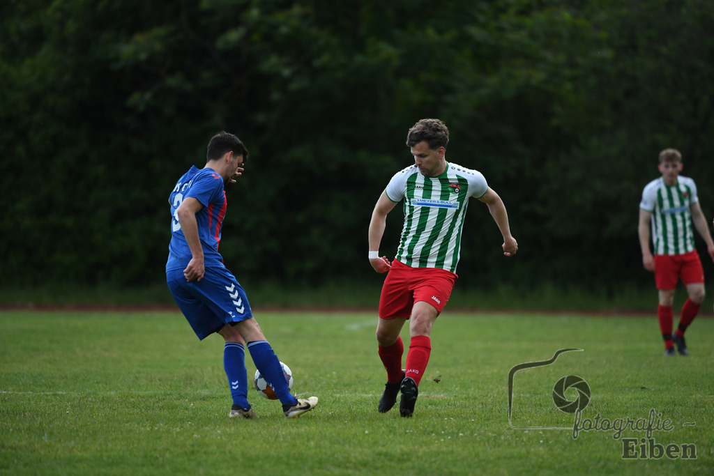 TuS Ofen-SG FriPe | Herren 1. Kreisklasse Süd, Jade-Weser-Hunte; TuS Ofen (blau)-SG FriPe (weiß) am 28.05.2025; in Ofen (), Photo: Philip Eiben 2025 - Realisiert mit Pictrs.com