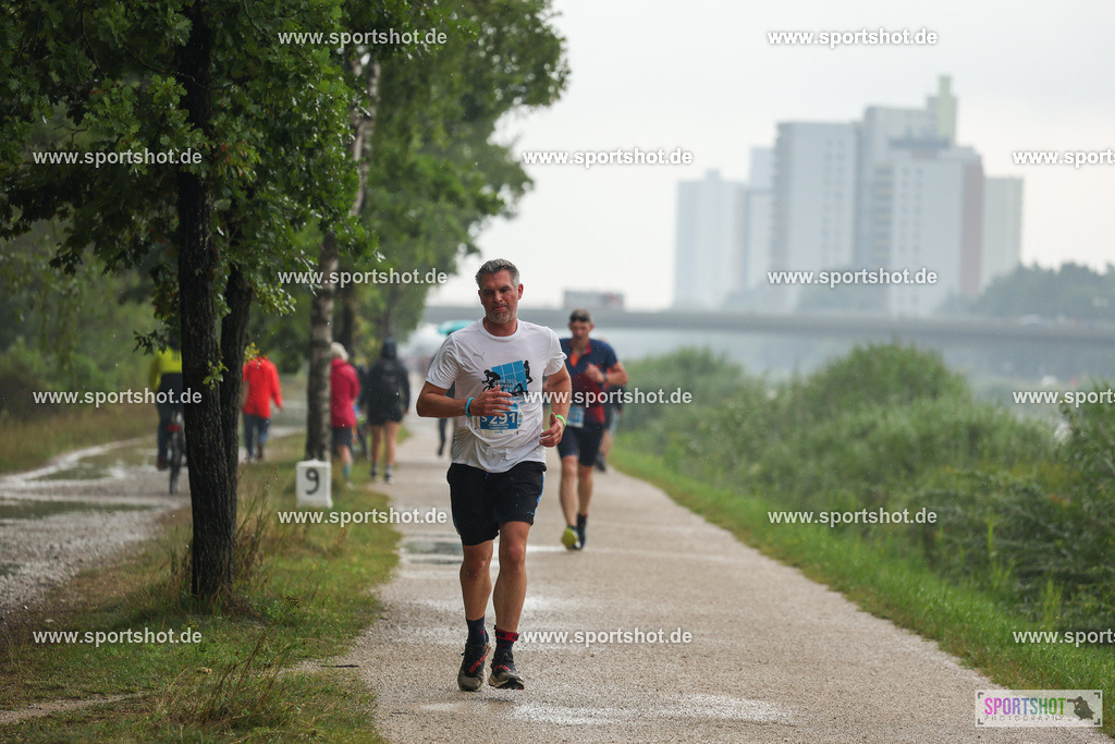 LUR_1052 | 34. M-net Erlanger Triathlon 2025 #erlangertriathlon  #mnettriathlon2025 #mnettriathlon #team #olympischedistanz #mitteldistanz #triathlon #maindonaukanal  #erlangertriathlon2025 #yourpictrs #tv1848 #tv1848erlangen  #triathlonbayern #sportinerlangen #demsportverbunden #sportshot_your_pictrs Copyright: www.sportshot.de