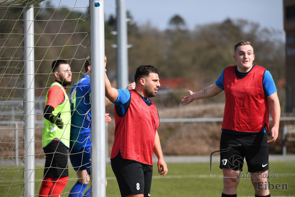 FC Rastede-WSC Frisia | Herren Kreisliga; FC Rastede (blau)-WSC Frisia WHV (rot) am 26.03.2023; in Rastede (Stadion Kötterweg), Photo: Philip Eiben 2023 - Realisiert mit Pictrs.com