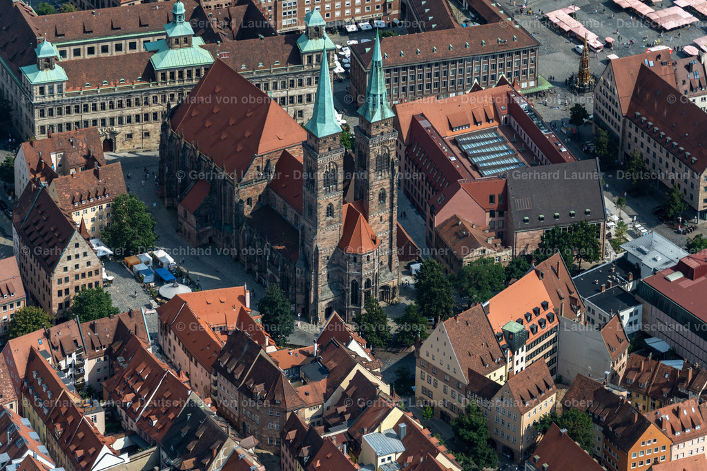 4047347 | NüRNBERG 21.08.2021 Kirchengebäude der St. Sebald - Sebalduskirche an der Winklerstraße im Altstadt- Zentrum der Innenstadt im Ortsteil Altstadt - Sankt Sebald in Nürnberg im Bundesland Bayern, Deutschland. Weiterführende Informationen bei: Evang.-Luth. Kirchengemeinde St. Sebald. // Church building in of St. Sebald - Sebalduskirche on Winklerstrasse in the Old Town- center of downtown in the district Altstadt - Sankt Sebald in Nuremberg in the state Bavaria, Germany. Further information at: Evang.-Luth. Kirchengemeinde St. Sebald. Foto: Gerhard Launer