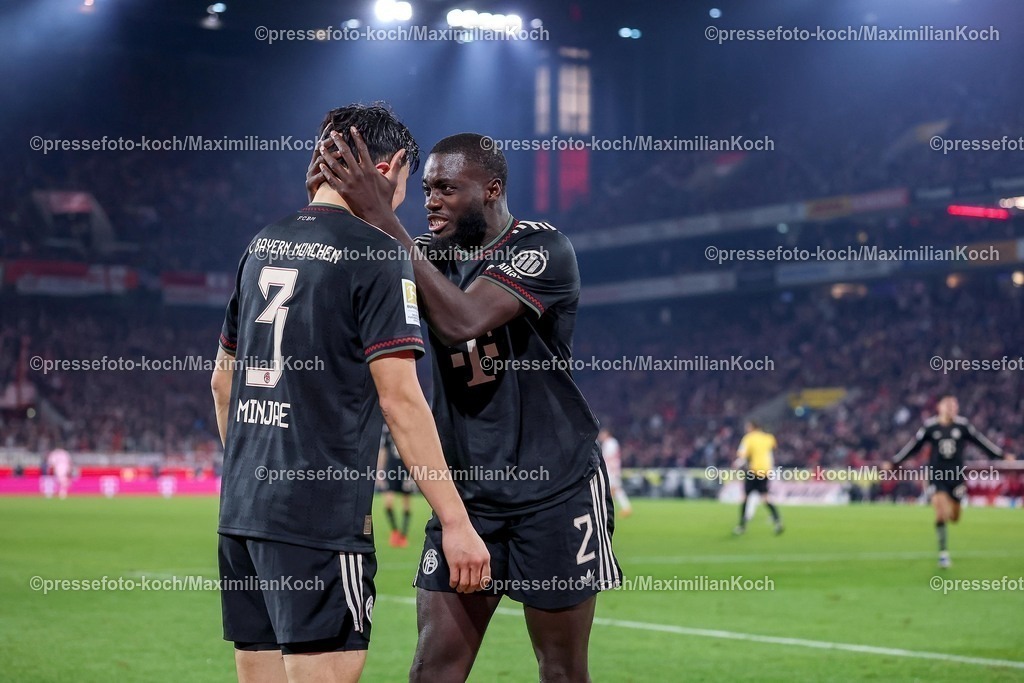 1FC14012601056 | 14.01.2026, Fußball, 1. FC Köln - FC Bayern München, 1. Fußball Bundesliga, 17. Spieltag, RheinEnergie-STADION, Saison 2025 2026: Torjubel nach dem Tor zum 2:1 durch Torschütze Min-jae Kim (FC Bayern Muenchen #03)  zusammen mit Dayot Upamecano (FC Bayern Muenchen #02)  DFB regulations prohibit any use of photographs as image sequences and or quasi-video.