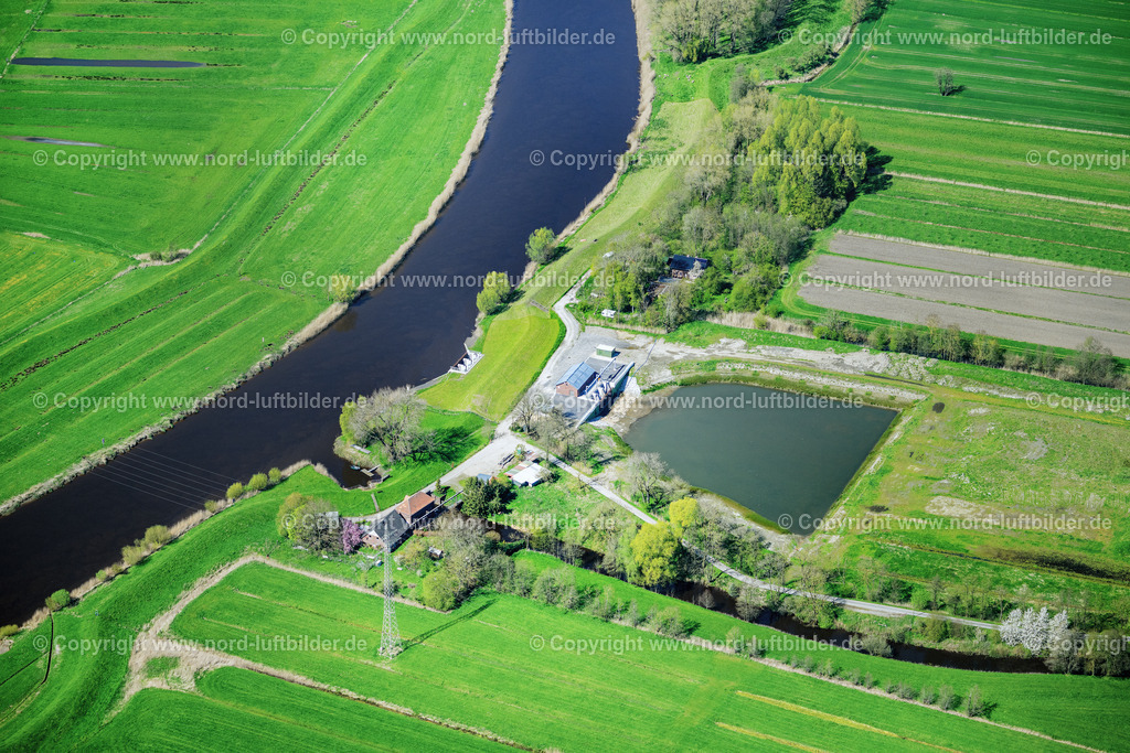 Himmelpforten_Burgbeckkanal_Schöpfwerk_ELS_9305300423 | HIMMELPFORTEN 30.04.2023 Spezialkonstruktion eines Wasser- Pumpwerkes - Schöpfwerkes " Burgbeckkanal Schöpfwerk " in Himmelpforten im Bundesland Niedersachsen, Deutschland. // Water pumping station " Burgbeckkanal Schoepfwerk " in Himmelpforten in the state Lower Saxony, Germany. Foto: Martin Elsen