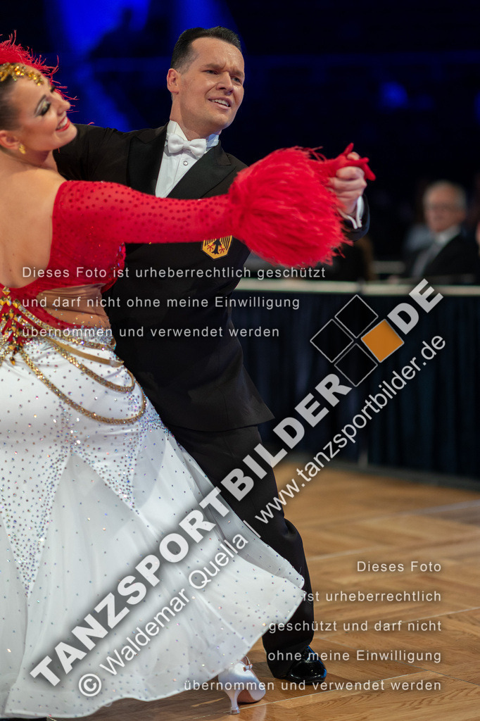 20251206-01231 | Hier finden Sie Tanz Bilder vom Latein und Standard Formationen tanzen. Sportbilder vom Tanzsport. Schöne Fotos und von Weltmeisterschaft, Europameisterschaft, Bundesliga, Regionalliga, Oberliga und Landesliga sowie von GOC Stuttgart, DanceComp, WM Bremen