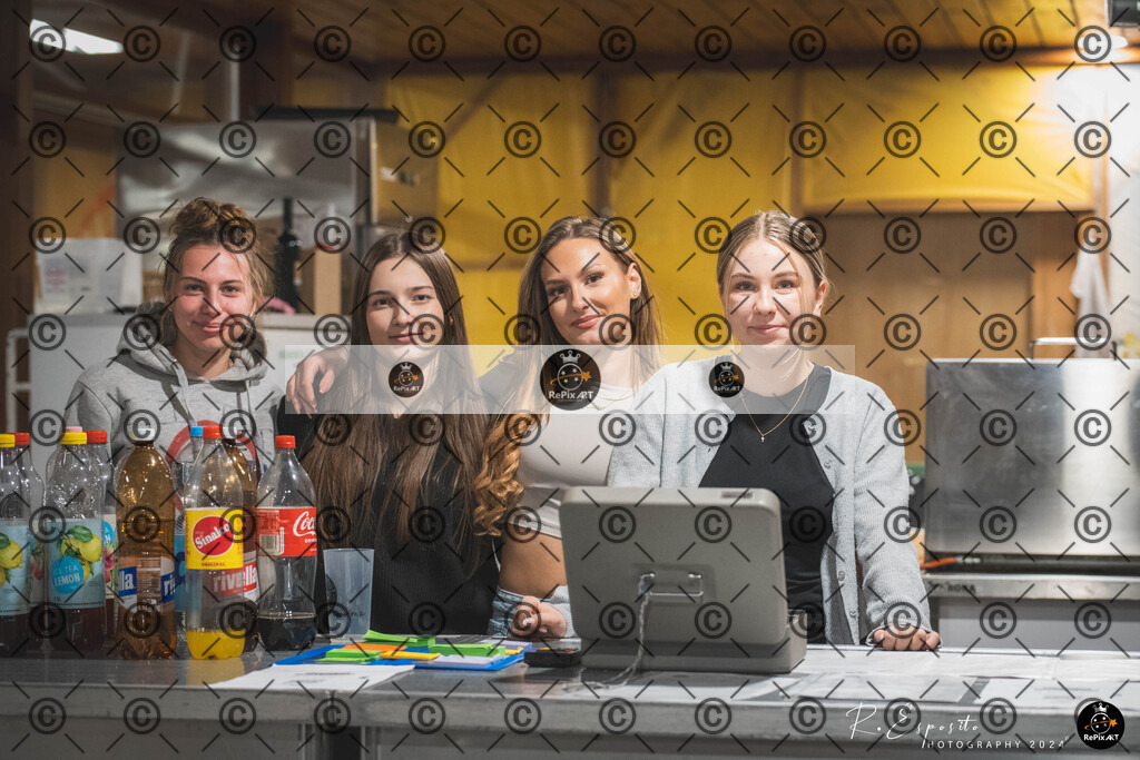 20241130_FCR-Hallenturnier-C-3_013 | Sport und Naturfotografie von Roberto Esposito zeigt echte Momente Bewegung und die Schönheit der Natur. Ausdrucksstarke Bilder schaffen Emotionen.