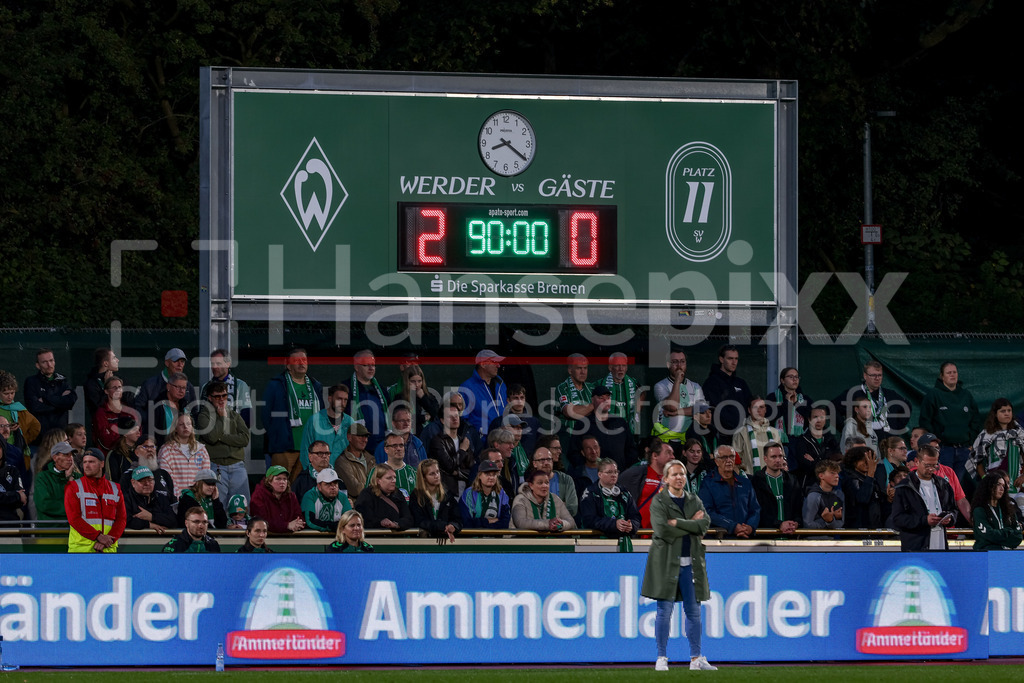 Fussball, Google Pixel Frauen-Bundesliga, SV Werder Bremen - RB Leipzig | Die Anzeigetafel zeigt den Spielstand von 2:0 an, Ergebnis, Zwischenergebnis, Endergebnis, Endstand, Tore, Videowall, Videowand, Anzeige, DIE DFB-RICHTLINIEN UNTERSAGEN JEGLICHE NUTZUNG VON FOTOS ALS SEQUENZBILDER UND/ODER VIDEOÄHNLICHE FOTOSTRECKEN. DFB REGULATIONS PROHIBIT ANY USE OF PHOTOGRAPHS AS IMAGE SEQUENCES AND/OR QUASI-VIDEO.