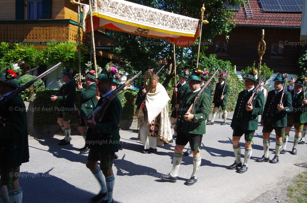 IMGP5757 | fotografiert von Axel PollmannLeonhardi Wallfahrt Benediktbeuern und Murnau, Fronleichnam, Fasching, Landschaft im Loisachtal und Benediktbeuern  - Realisiert mit Pictrs.com