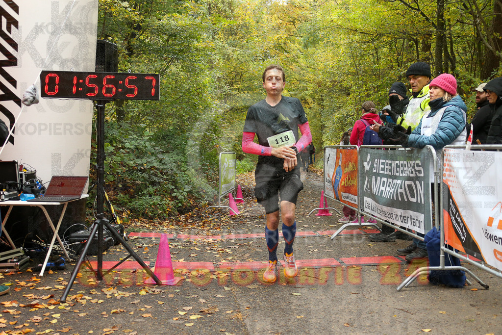 251026_1158_EX1_9808 | Sportfotografie im Rhein-Sieg Kreis, Köln, Bonn, NRW, Rheinland Pfalz, Hessen, etc. Unser Tätigkeitsfeld umfasst den Laufsport vom Volkslauf über den Marathon, Duathlon, Triathon bis zum Ultralauf wie Kölnpfad Ultra oder Schindertrail.