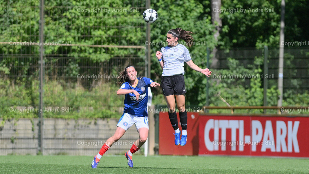 Holstein Kiel vs SV Meppen | Paula Harder (Holstein #11) / Marie Bleil (Meppen #7) / Fußball-DFB-Pokal Play-Off-Runde Frauen 2025/2026 / Holstein Kiel vs SV Meppen / Citti Fussball Park - Projensdorf / Kiel / 17.08.25 - Realisiert mit Pictrs.com