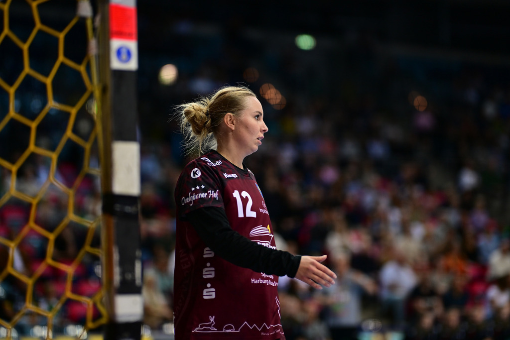 Handball I Frauen I Saison 2025-2026 I 1. HBF I 5. Spieltag I VfL Oldenburg - Buxtehuder SV | Oliwia Kaminska (12, Buxtehuder Sportverein) - Realisiert mit Pictrs.com