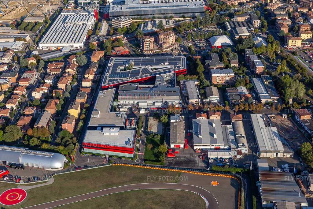 Aerial view: Formula 1 race track of Ferrari, Pista di Fiorano, Circuito di Fiorano in Fiorano Modenese in the state Modena, Italy. – Photo: IMG_134598.jpg taken on 09/19/2022 by Werner Riehm/FLY-FOTO.com – Resolution of the original: 5472 x 3648 px – WWW.FERRARI.COM