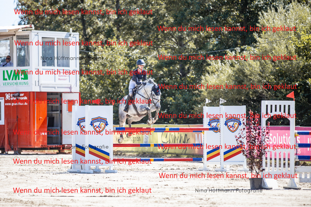 BK1A6809 | Turnierbilder Turnierfotos Nina Hüffmann Turnierfotografie Pferdefotografie Tierzeichnung Haustierzeichnung Pferdezeichnung Hundezeichnung Videograf  - Realisiert mit Pictrs.com