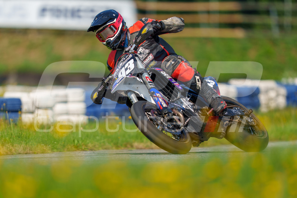 SuperMoto_Staatsmeisterschaft_Greinbach_321 | GRIPcapture steht für authentische Sportfotografie in Österreich – für Momente, die mehr sind als Geschwindigkeit oder Ergebnis. Es geht um Emotion, Spannung, Fokus und den Augenblick, der oft nur einen Wimpernschlag dauert.Ob Motorsport, Teamsport oder 