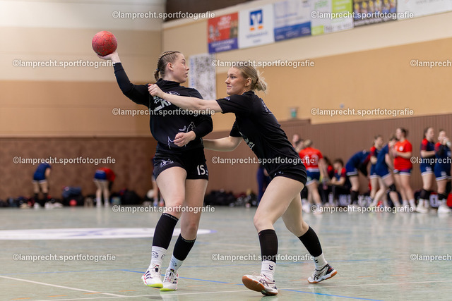 Handball I Damen I Saison 2025-2026 I Verbandsliga Süd I 15. Spieltag I HSG Kalkberg 06 - HSG Holsteinische Schweiz 036 | v.l. Hannah Zickermann (15, HSG Kalkberg 06), Lorna Meta Schlott (6, HSG Kalkberg 06) - Realisiert mit Pictrs.com