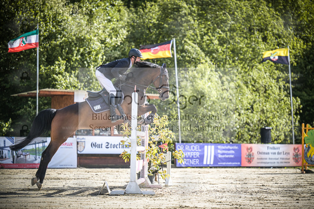 DOS_9886 | Entdecke hochwertige Reitturnierfotos von Foto Oger. Professionell, emotional und authentisch – jetzt Lieblingsmomente im Shop bestellen. - Realized with Pictrs.com