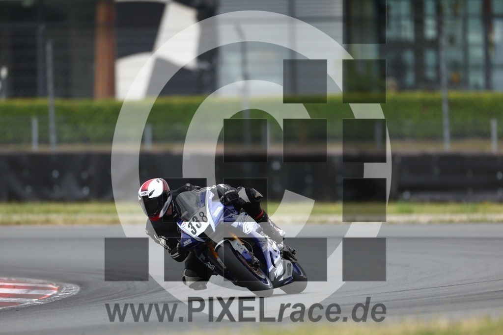 0338-20250616_00092 | Schöne Erinnerungen an spannende Momente - das festzuhalten ist unser Job. PIXELrace.de ist seit 2003 auf den Rennstrecken Europas unterwegs um die Action draußen beim Fahren und die wunderbare Stimmung imm Fahrerlager für euch einzufangen.