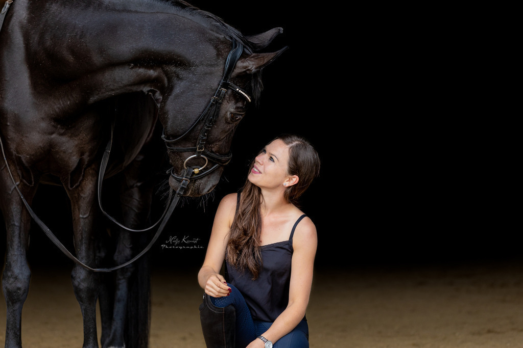 8F6A0172 | Ich biete Ihnen einzigartige und individuelle Fotoshootings mit Ihren Tieren.
In individuellen Coachings lernen Sie, wie sie von Ihrem Pferd, Ihrer Katze, Ihrem Hund oder einfach Ihrem persönlichen Lieblingstier eindrucksvolle Fotos machen können.