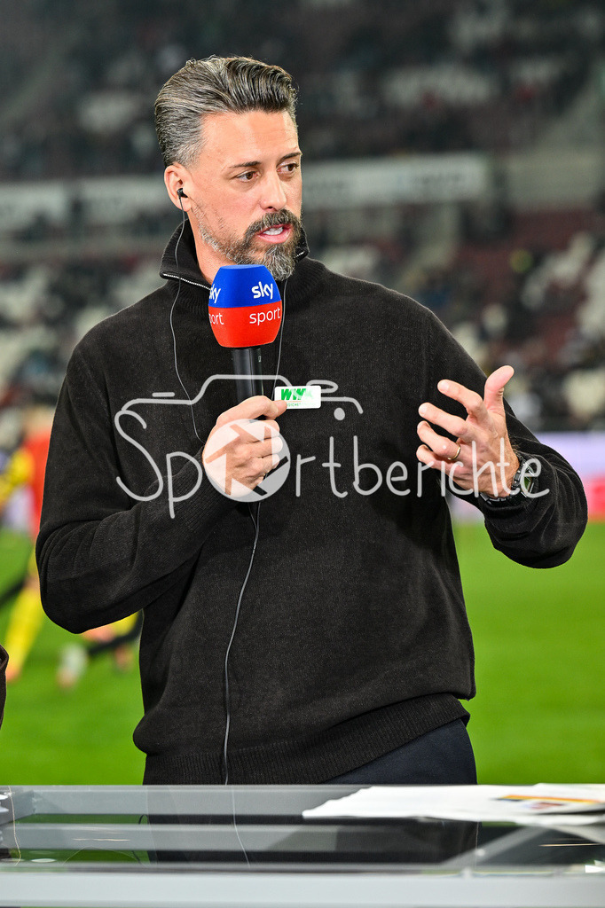 FC Augsburg - Borussia Dortmund | AUGSBURG, GERMANY - OCTOBER 31: Sandro WAGNER headcoach FC Augsburg, interview, sky, happy, before the bundesliga match between FC Augsburg vs. Borussia Dortmund on matchday 9 at WWK Arena on October 31, 2025 in Augsburg, Germany / DFL REGULATIONS PROHIBIT ANY USE OF PHOTOGRAPHS AS IMAGE SEQUENCES AND/OR QUASI-VIDEO