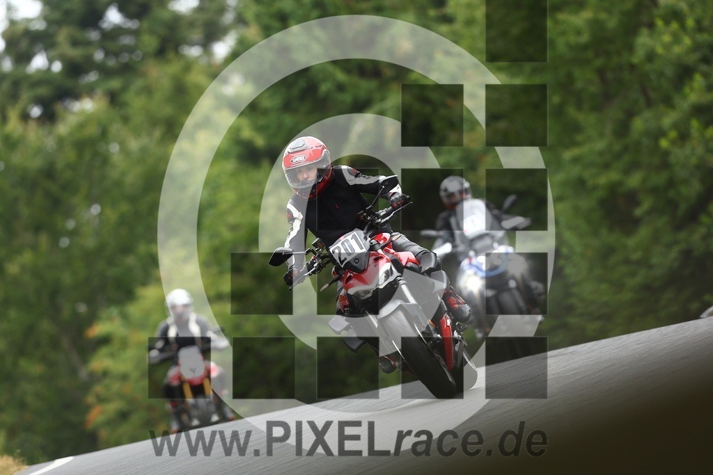 0201-20260722_01749 | Schöne Erinnerungen an spannende Momente - das festzuhalten ist unser Job. PIXELrace.de ist seit 2003 auf den Rennstrecken Europas unterwegs um die Action draußen beim Fahren und die wunderbare Stimmung imm Fahrerlager für euch einzufangen.