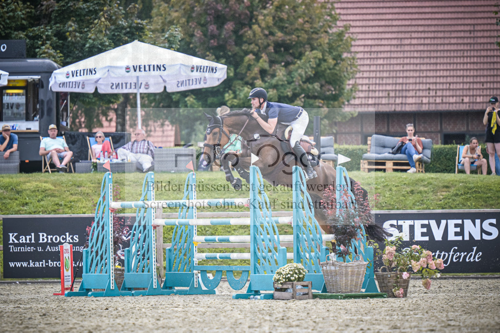 DOS_2874 | Entdecke hochwertige Reitturnierfotos von Foto Oger. Professionell, emotional und authentisch – jetzt Lieblingsmomente im Shop bestellen.Deutschlandweite Turnierfotografie. - Realisiert mit Pictrs.com