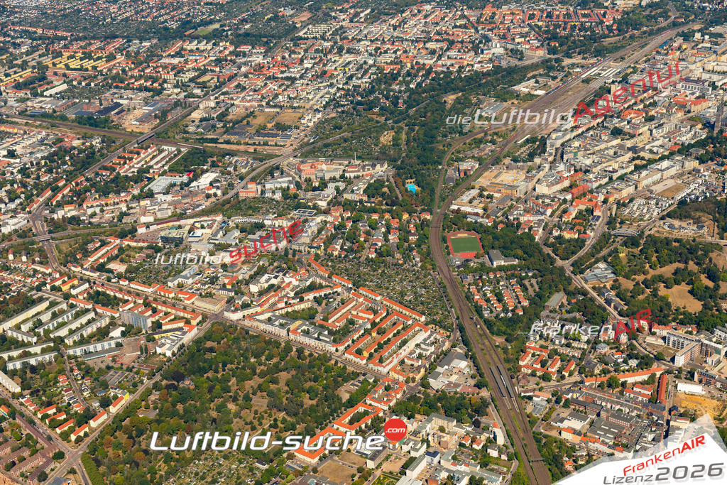 Das Luftbild der Stadt Magdeburg wurde 2022 vom Flugzeug heraus erstellt (keine Drohnen-Aufnahmen) Aufnahmehöhe ca.450 Meter- hohe Bildauflösung und Druck-Qualität. Garantiert!
