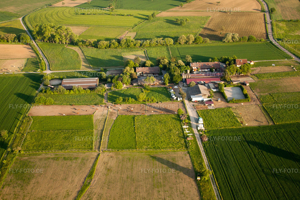 Luftbild: Langensteinbach, Im Steinig im Ortsteil Langensteinbach in Karlsbad im Bundesland Baden-Württemberg in Deutschland. Foto: IMG_27570.jpg vom 23.05.2010 durch Werner Riehm/FLY-FOTO.de