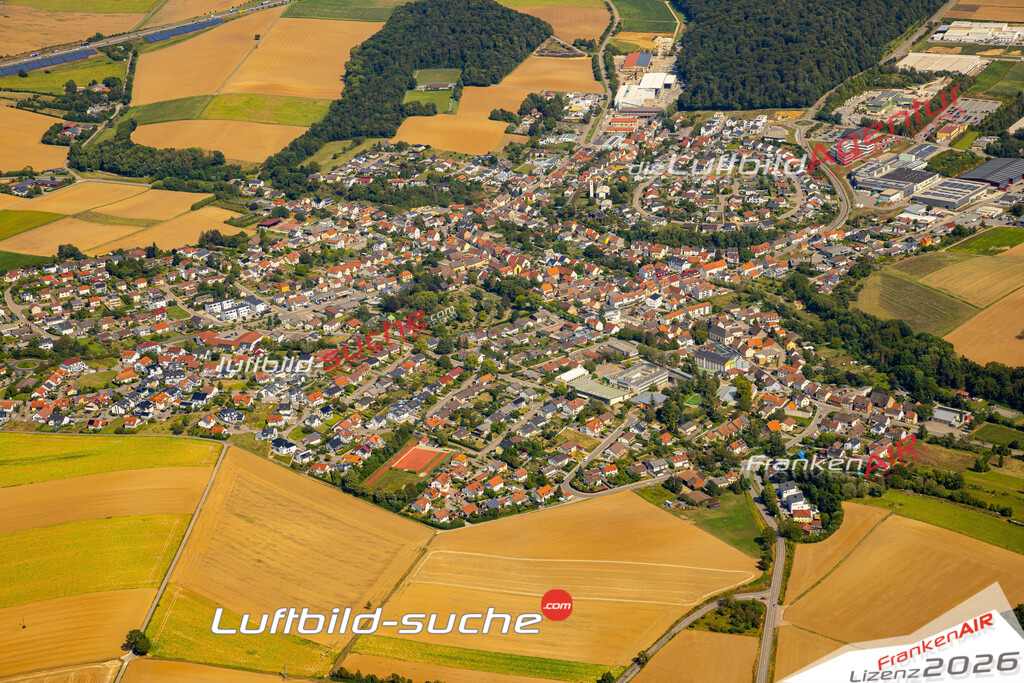 Das Luftbild zeigt :  Kirchardt - Die Luftaufnahme wurde 2024 vom UL-Flugzeug aus erstellt ( keine Drohne ) - Hochauflösende Luftaufnahme - Für grossformatige Ausdrucke geeignet. Die Geschenkidee !Mit Lizenz und Bildrechte bestellbar