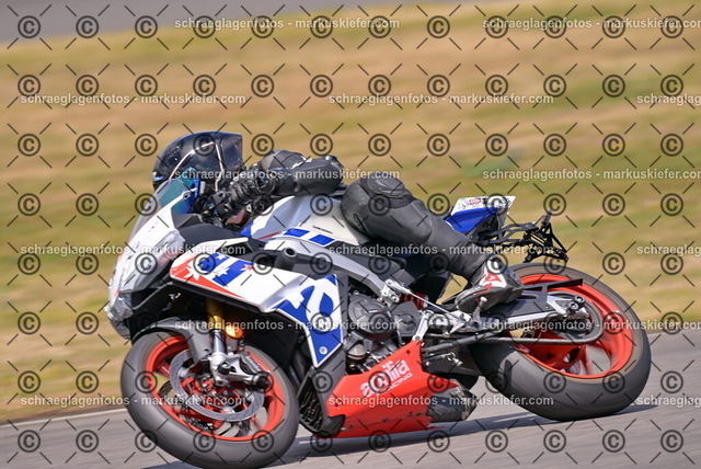 26bt05-1443 | markuskiefer.com - Realisiert mit Pictrs.com