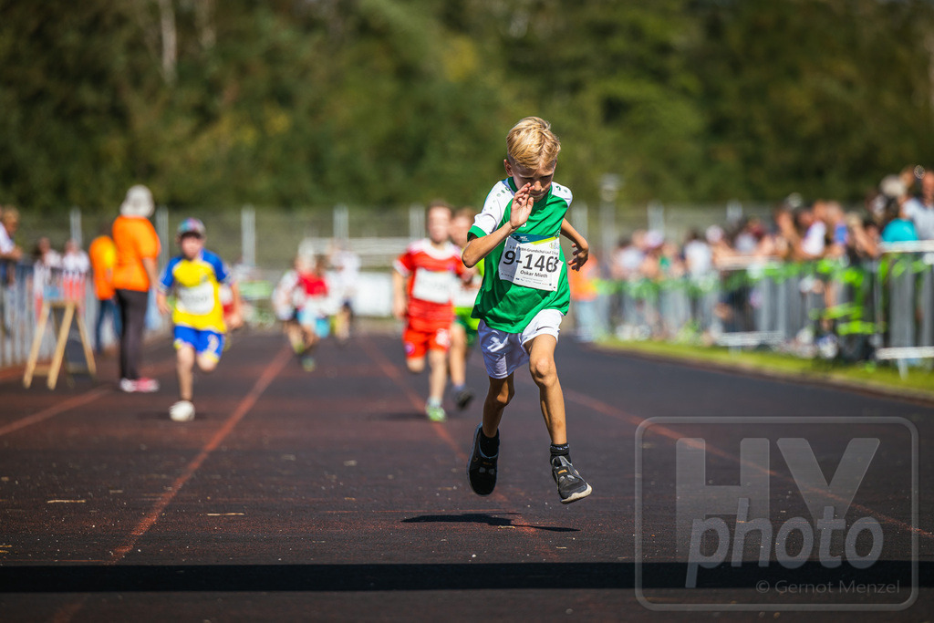 16. Hoywoj-CityLauf im Sportforum Hoyerswerda - 16.09.2023 | 1km VBH-Grundschul-Lauf 2. Klassen - Realisiert mit Pictrs.com