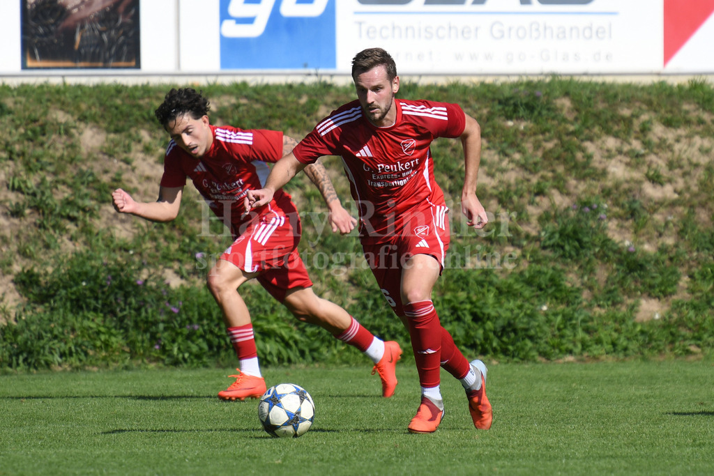 TSV Seebach : FC Amberg | musste verletzt raus: Kilian Grabolle (TSV Seebach #16) - Realisiert mit Pictrs.com